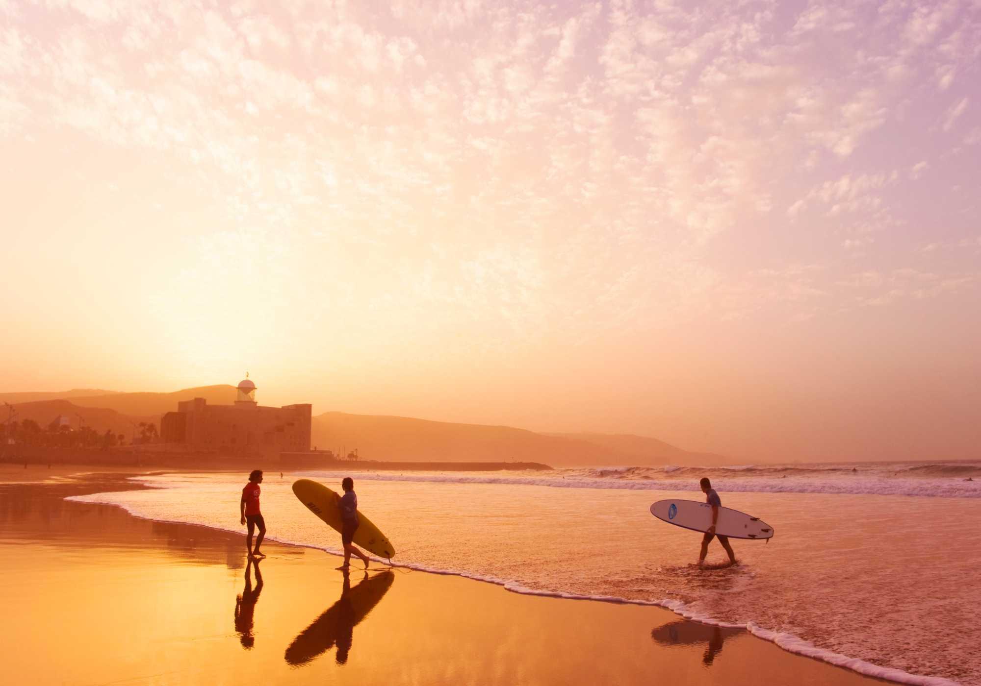 SURFING